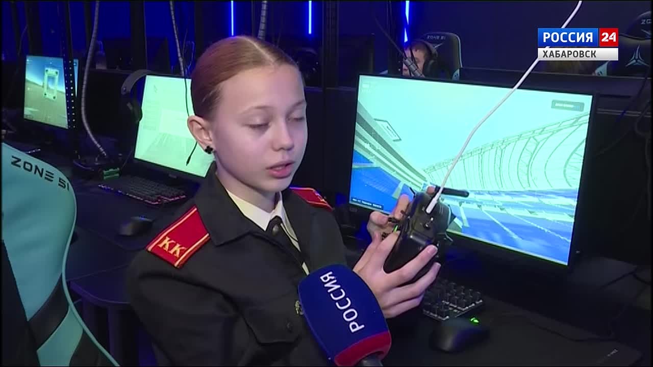 «Это будущее, это нужно»: первые тренировки юных гонщиков дронов стартовали в Хабаровском крае