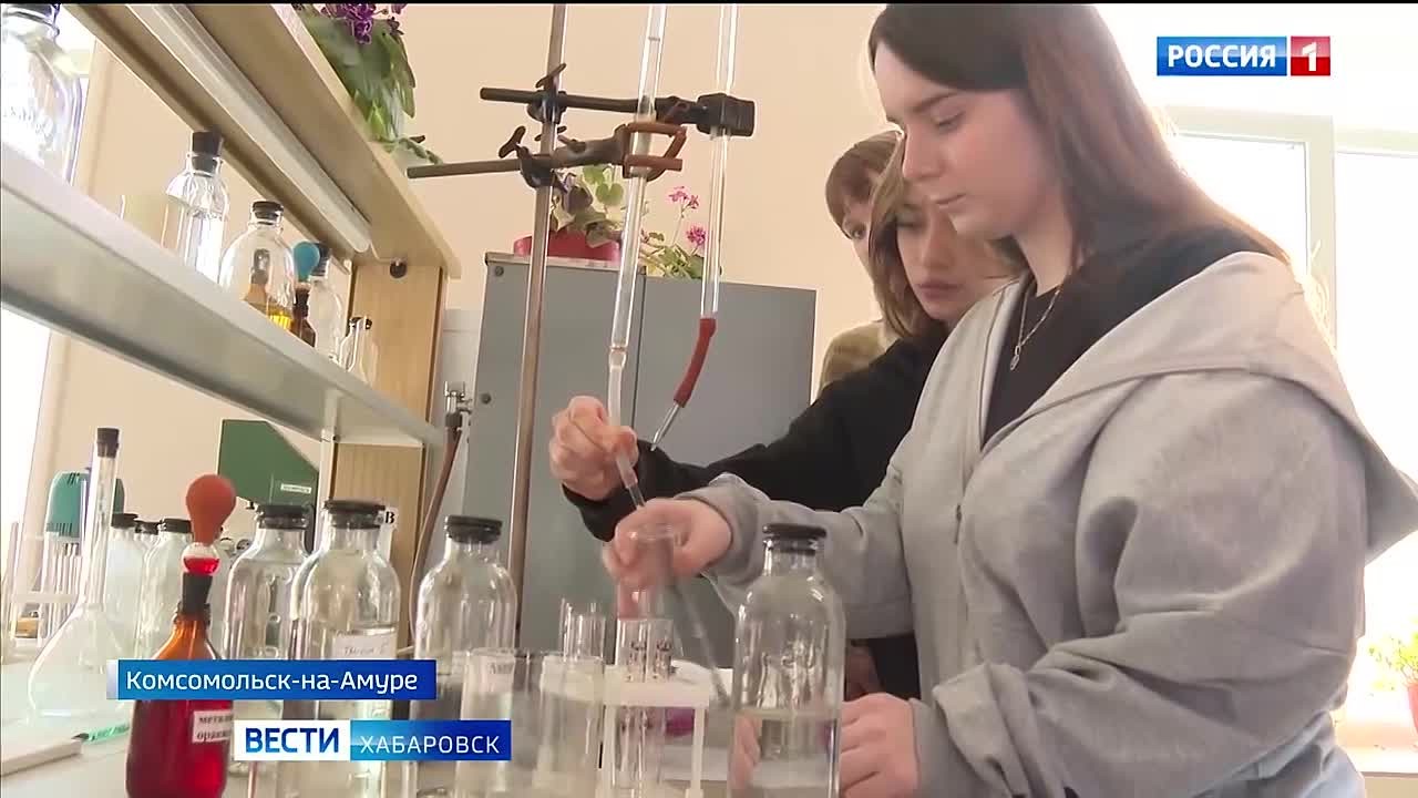 Каникулы с инженерным уклоном: школьники Комсомольска-на-Амуре знакомятся с будущей профессией