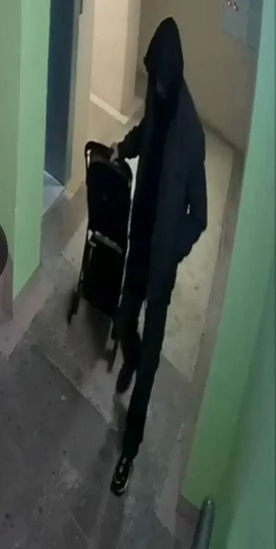 В Хабаровске будущий отец украл детскую коляску, чтобы подарить жене В Хабаровске будущий отец украл детскую коляску, чтобы подарить жене