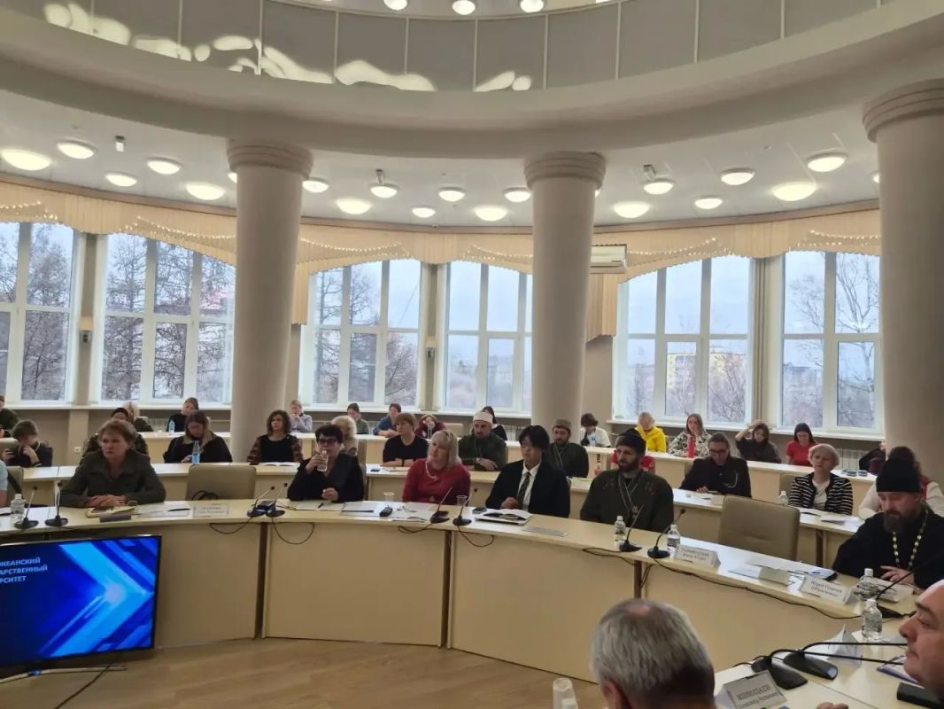 Краевая научно-практическая конференция "Межкультурный диалог в развивающей образовательной среде полиэтнического региона: от коммуникативной культуры к гражданской идентичности личности" проходит в Хабаровске Краевая научно-практическая конференция "Межкультурный диалог в развивающей образовательной среде полиэтнического региона: от коммуникативной культуры к гражданской идентичности личности" проходит в Хабаровске