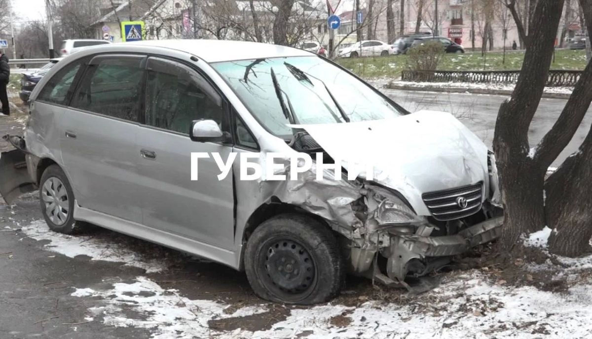 «Дорога виновата, а не я»: сразу три авто попали в ДТП в Хабаровске «Дорога виновата, а не я»: сразу три авто попали в ДТП в Хабаровске