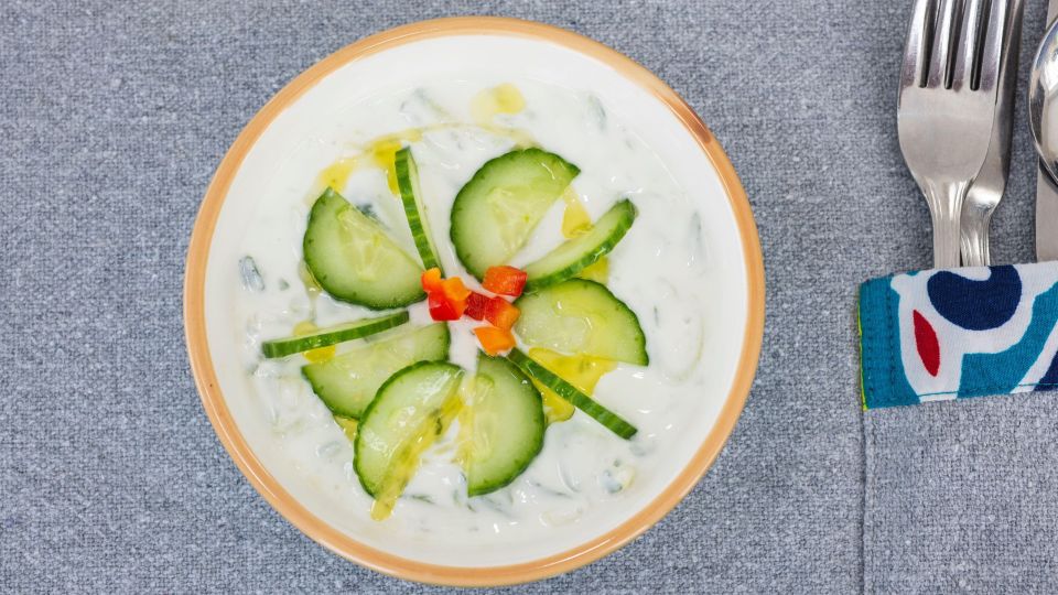 Греки обожают эту элементарную закуску: в сочетании с мясом улетает за секунду