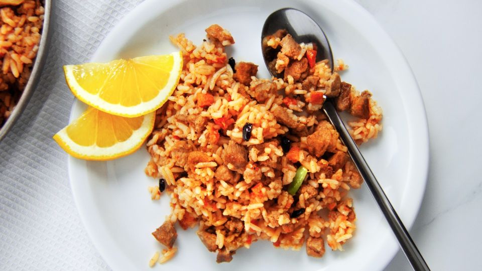 Такой плов можно даже худеющим: вместо мяса добавьте этот продукт