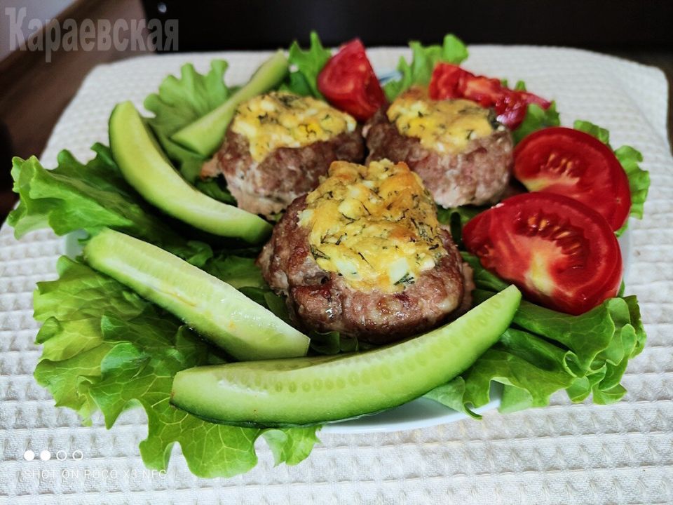 Вкусный и простой способ порадовать близких: мясные гнезда с начинкой