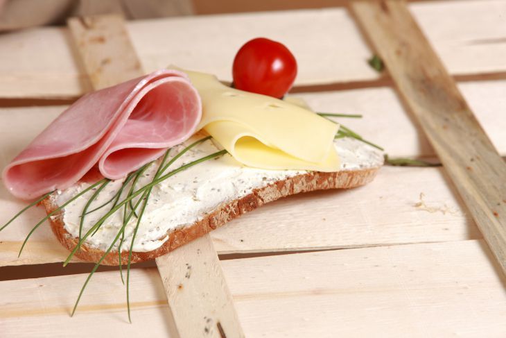 Как сделать вкусные бутерброды: рецепты закуски с тунцом, которая никого не оставит равнодушным