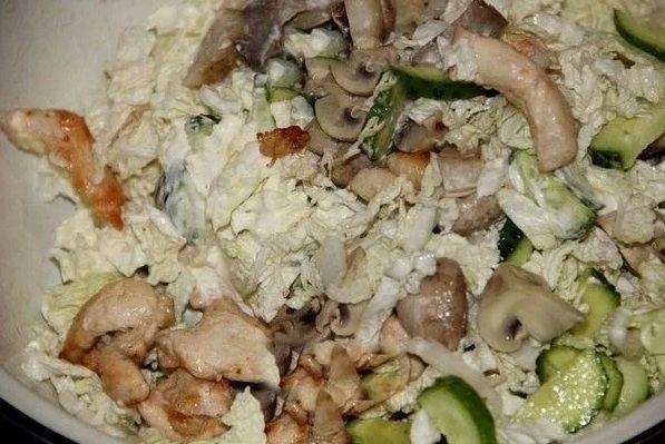 Салат с курицей и шампиньонами: легкий рецепт для любых случаев