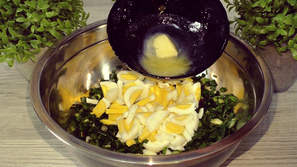 Простой заливной пирог: великолепие домашних угощений за короткое время