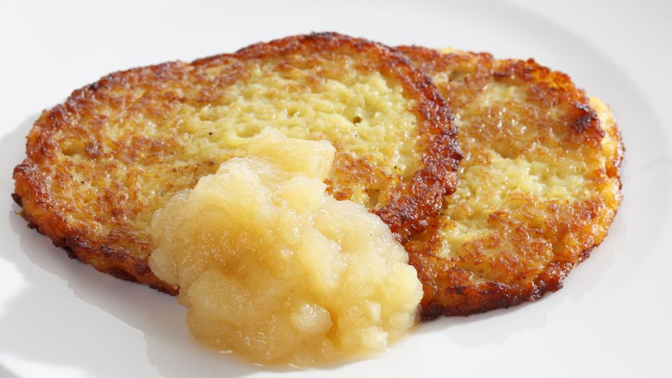 Вместо шарлотки: это яблочное блюдо оставит домочадцев в восторге