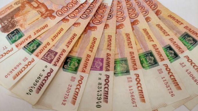 Россияне получили пенсии и пособия перед праздниками