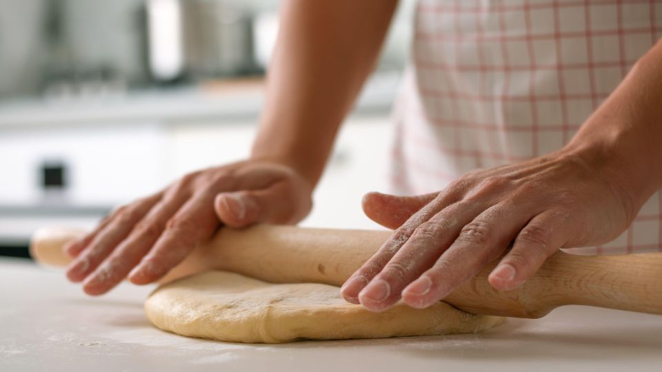 Занятые хозяйки не тратят время на лепку пирожков: вот как готовят выпечку