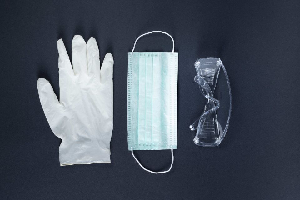 Как обезопасить себя при использовании агрессивных моющих средств