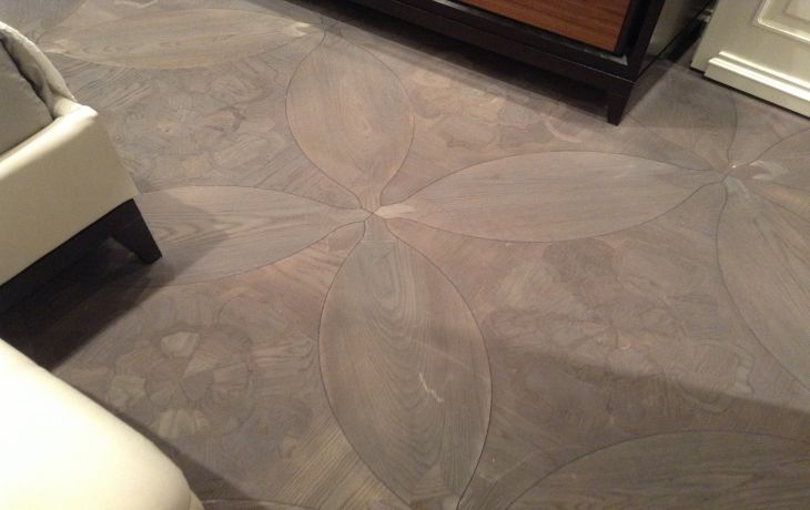 Как отмыть любое пятно на линолеуме: следы ручки, зеленки и воска исчезают по щелчку пальцев