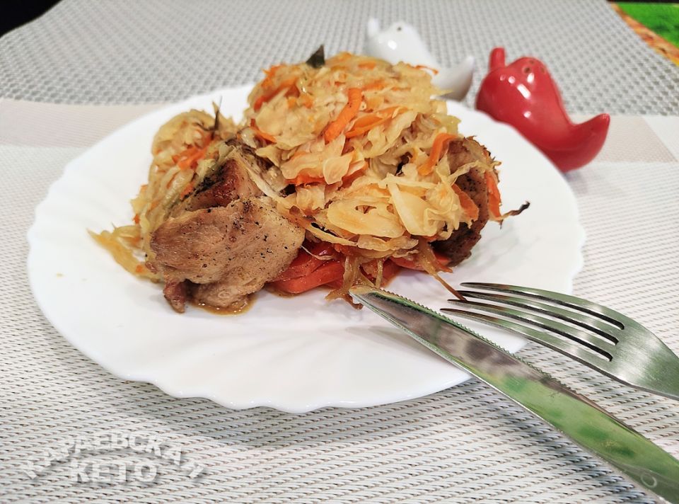 Запечённая свинина с квашеной капустой: простой, но невероятно вкусный рецепт