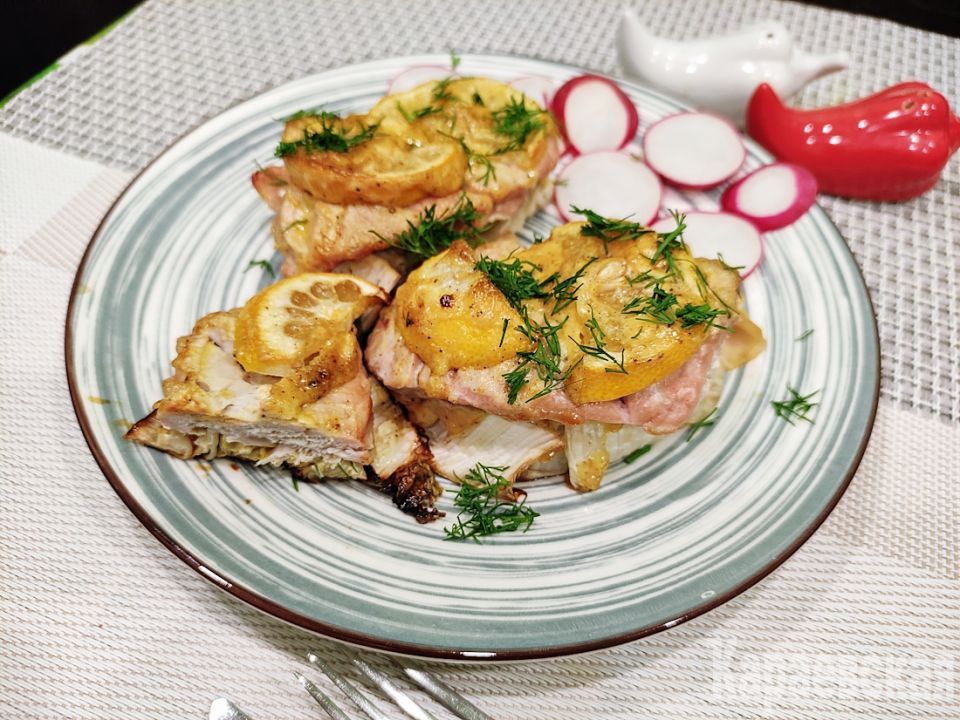 Свинина на капусте: восхитительный маринад, который преобразит обед