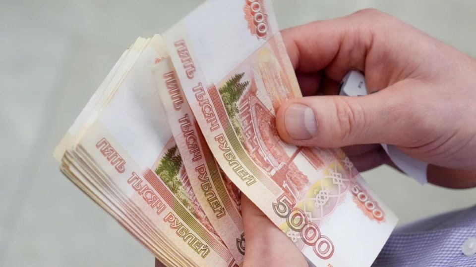 Ошибки с зарплатами: охранник случайно получил 1,8 миллиона рублей