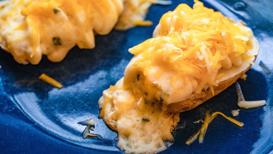 Картошку чистить не придется: эти хрустящие бутерброды мигом сметут со стола