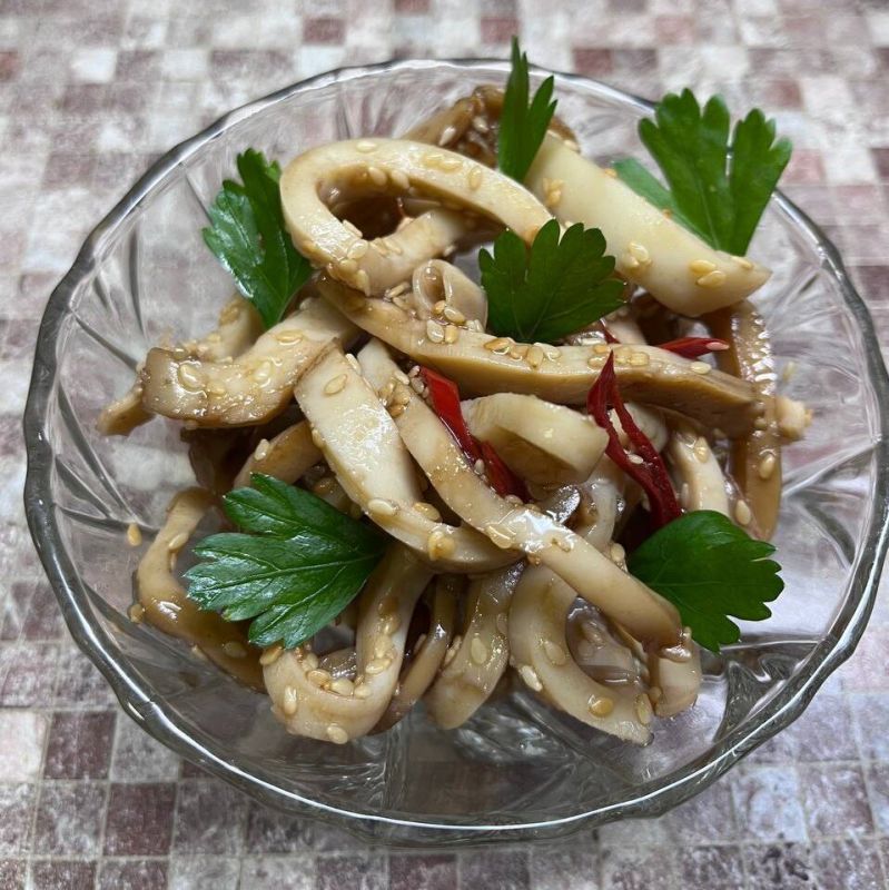 Ароматная закуска, которая украсит любой праздничный стол: кальмары по-корейски