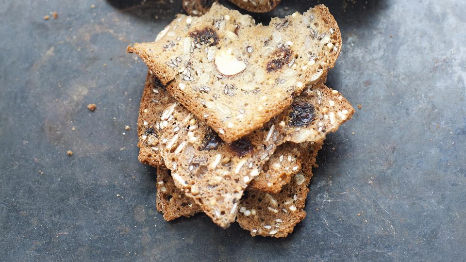 Рецепт кабачковых крекеров от Юлии Высоцкой: вкусная и полезная замена хлеба