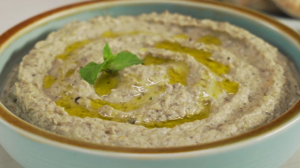 Вместо кабачковой икры приготовьте закуску из баклажана: любимый рецепт шеф-повара