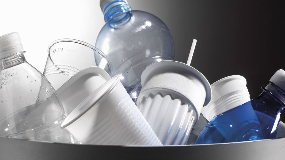 Мусорное ведро больше не будет коптить на весь дом: положите в него автоаксессуар