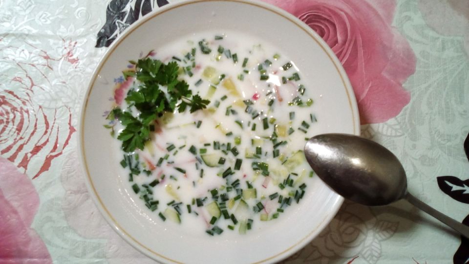 Вкус лета: окрошка с кефиром и минералкой