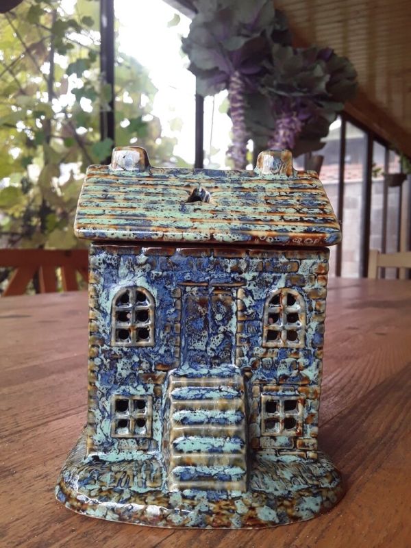 Ностальгия по детскому домику: Как потеря укрытия формирует нашу жизнь