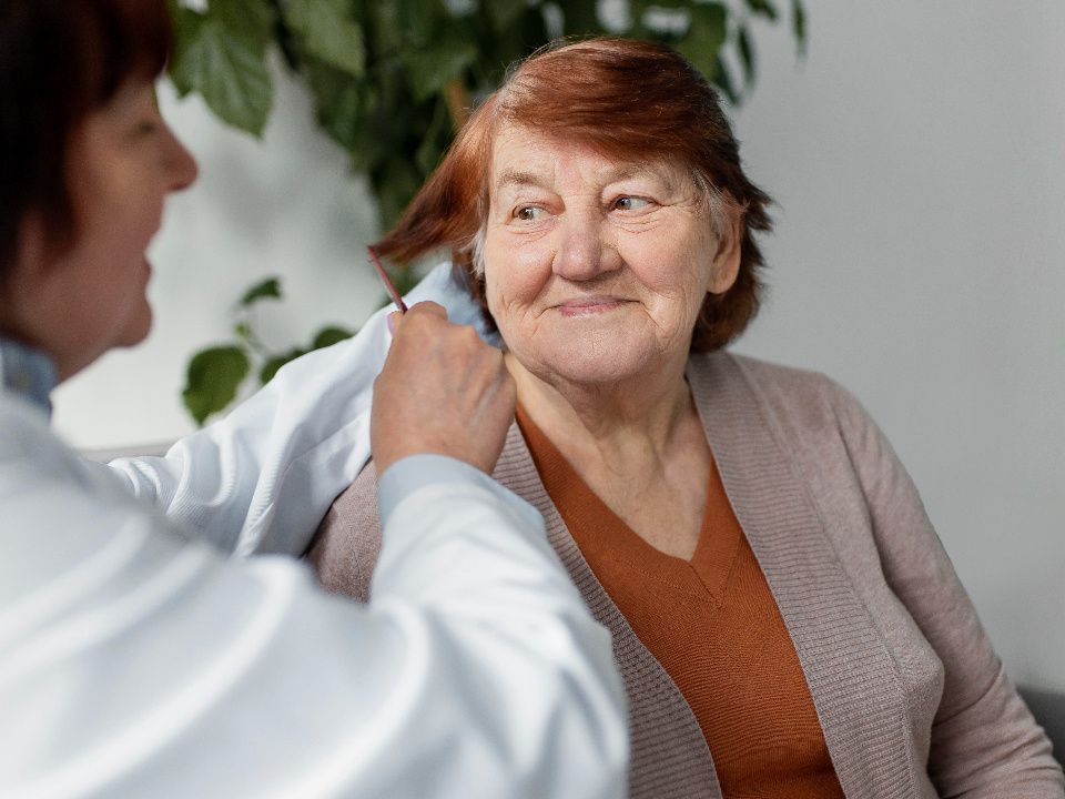 Как забота о пожилых может обернуться пенсионными бонусами: полезное руководство