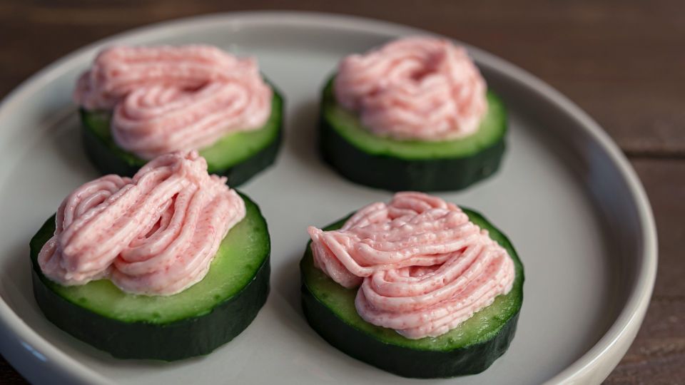 Обалденная закуска за 10 минут: гости будут на седьмом небе от счастья