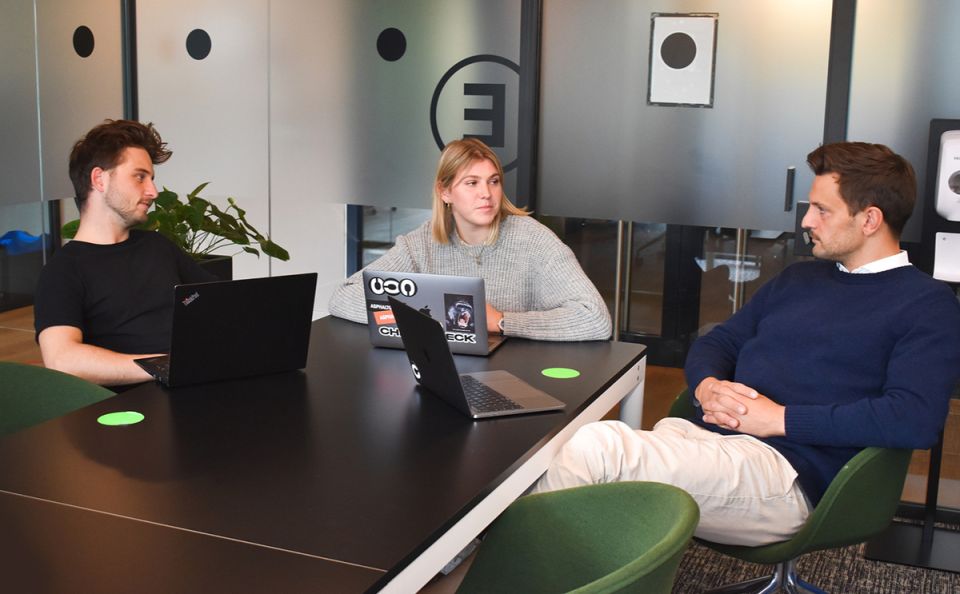 Как распознать мошенников на рынке труда: 4 тревожных сигнала, которые следует учитывать