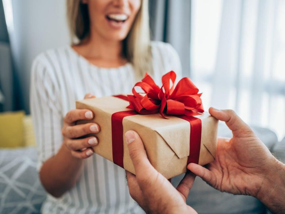 Как избежать юридических конфликтов при получении подарков: важные аспекты