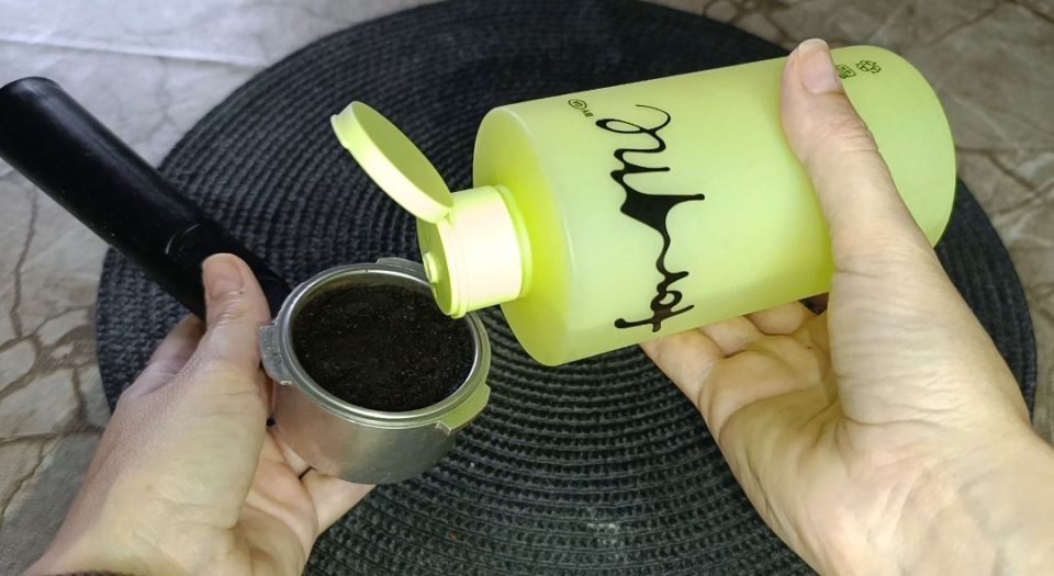 Преобразите уборку и уход за волосами: как кофейная гуща и шампунь становятся идеальным тандемом