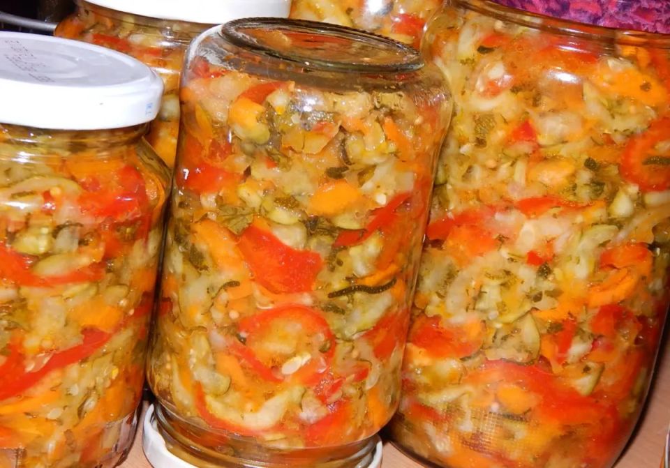 Пикник под зимним солнцем: удивительный салат из перца, кабачков и моркови