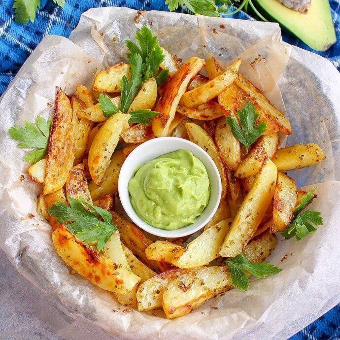 Картофель по гречески с авокадо-пастой: простое блюдо для уютного ужина