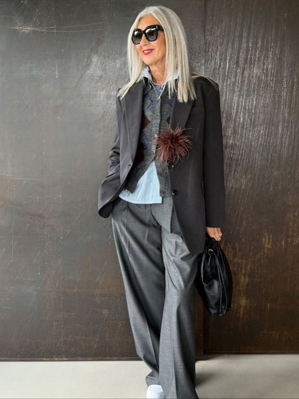 Как выбрать стильную одежду для женщин за 60: секрет молодости