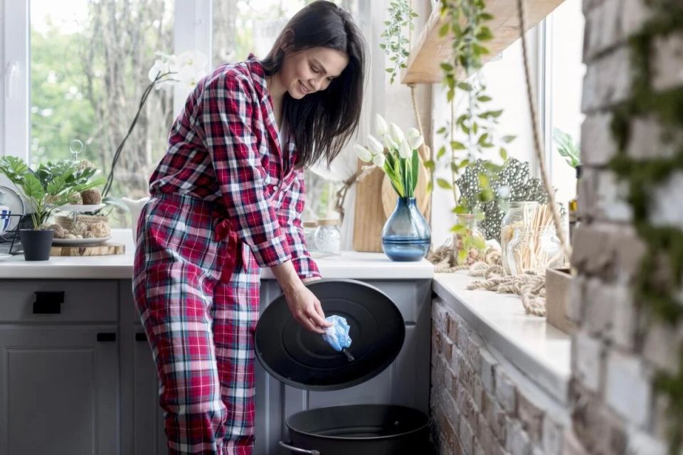 Как предотвратить запах из мусорного ведра: проверенные советы